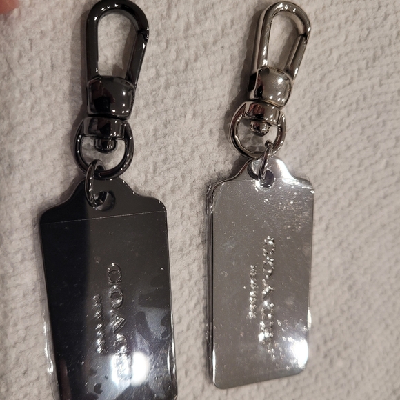 2 Coach key rings - Picture 2 of 2